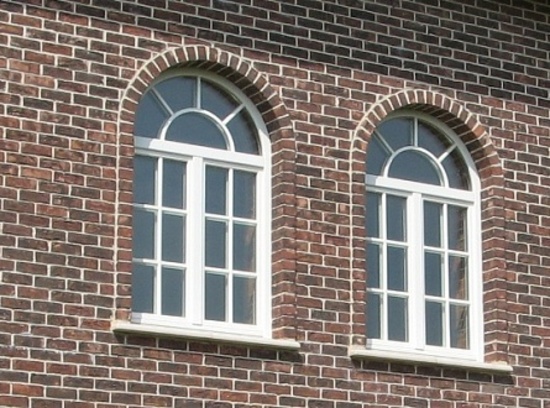 Пластиковые окна. Особенности остекления балкона