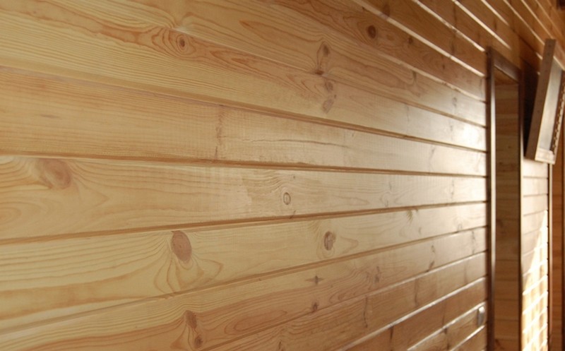 Объемные отделочные материалы из натуральной древесины: имитация бруса и блок-хаус