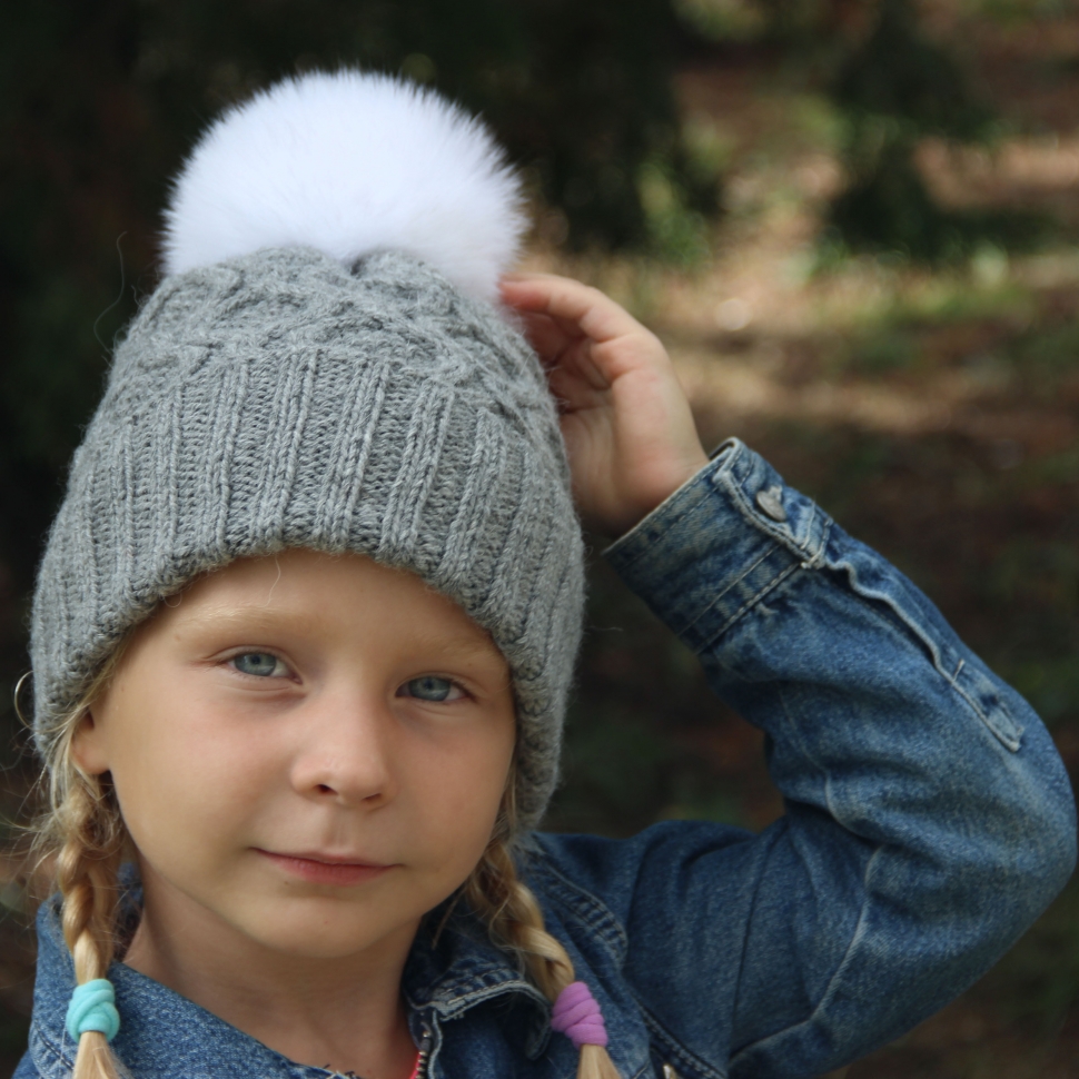Преимущества детских вязаных шапок
