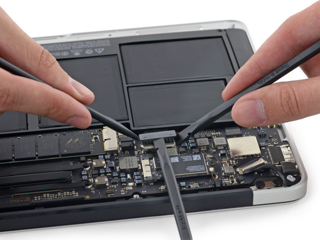 Замена аккумулятора MacBook: важная процедура для продления срока службы ноутбука
