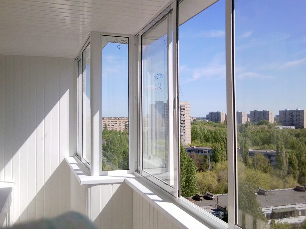 Остекление балконов и лоджий в Москве и области. Виды проводимых работ